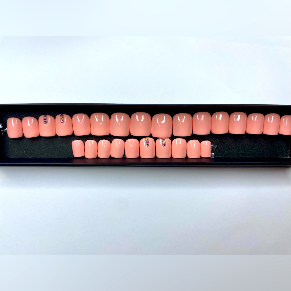 24 piece press on nail set